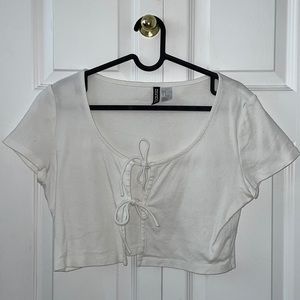 WHITE H&M TIE CROPPED TSHIRT SIZE M